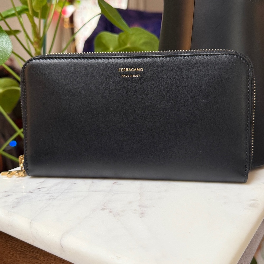 Salvatore Ferragamo Elegant Black Wallet NIB